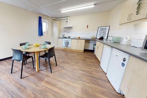Studio to rent, Creek Road