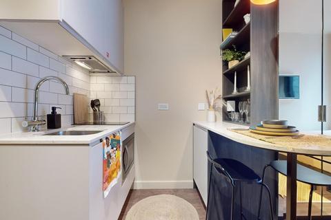 Studio to rent, Crossharbour Plaza
