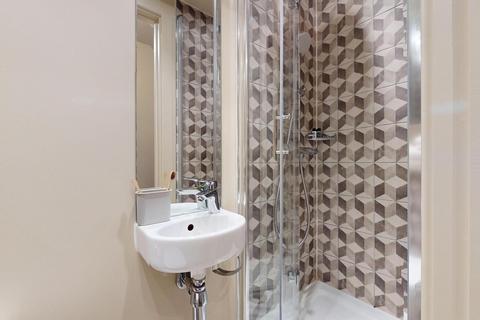 Studio to rent, Crossharbour Plaza