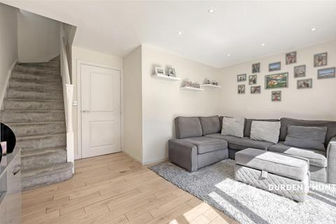 10 Leaden Close, Loughton, IG10 3FF