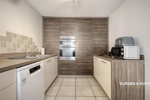 10 Leaden Close, Loughton, IG10 3FF
