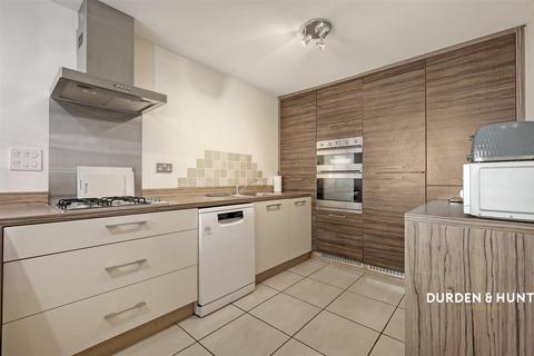 10 Leaden Close, Loughton, IG10 3FF