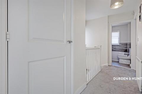 10 Leaden Close, Loughton, IG10 3FF