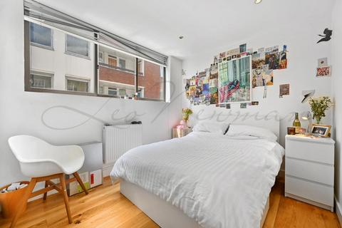 undefined, Fitzroy Mews, Fitzrovia, W1T