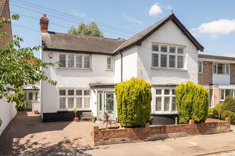 8 Bradgate Road, Bedford, MK40 3DE