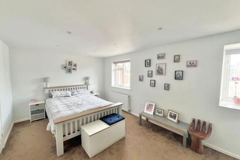 41 Bridle Close, Paignton, TQ4 7ST