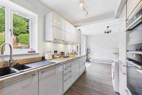 45 Newstead Rise, Caterham, CR3 6RS