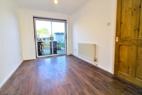3 bedroom terraced house to rent, Readers Court, Chelmsford
