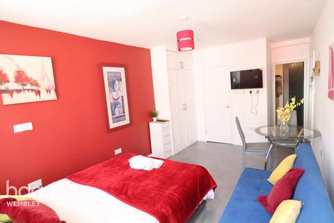 1 bedroom apartment to rent, Fernbank Road, London