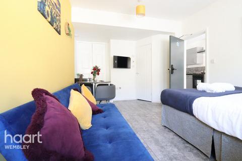 1 bedroom apartment to rent, Fernbank Road, London
