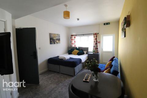 1 bedroom apartment to rent, Fernbank Road, London