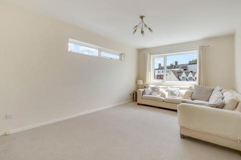 2 bedroom apartment for sale, Shorefield Road, Westcliff-on-Sea SS0