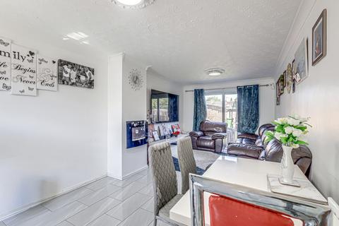 134 Woolmer Green, Basildon, SS15 5LR