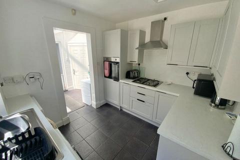 3 bedroom semi-detached house for sale, Cobham Road, Halesowen B63