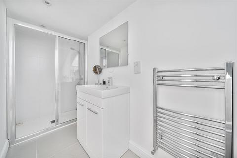 3 bedroom end of terrace house for sale, Winters Road, Thames Ditton