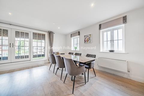 3 bedroom flat to rent, Bickley Park Road, Bromley, BR1