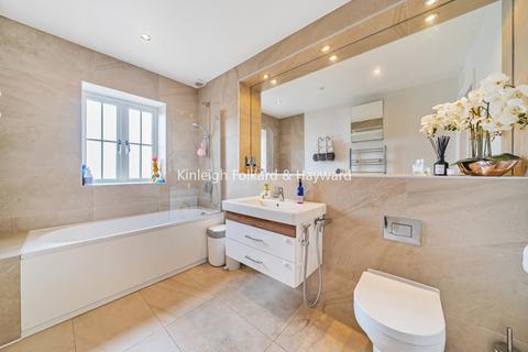 3 bedroom flat to rent, Bickley Park Road, Bromley, BR1