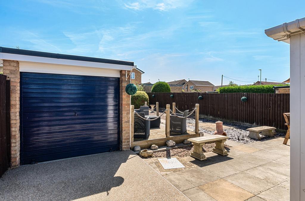 Garage/Garden