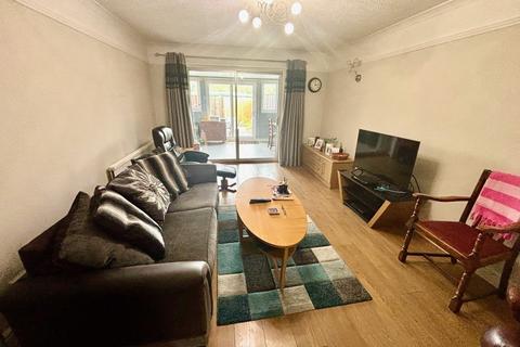 2 bedroom terraced house for sale, Peket Close, Staines-upon-Thames, Surrey, TW18