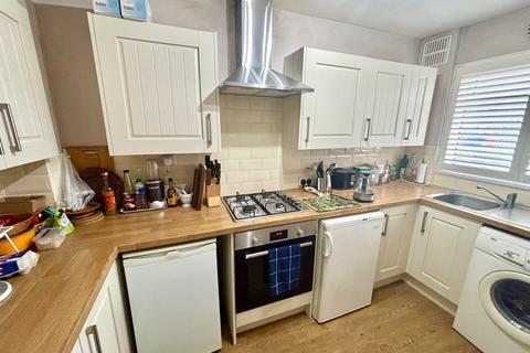 2 bedroom terraced house for sale, Peket Close, Staines-upon-Thames, Surrey, TW18