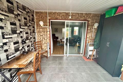 2 bedroom terraced house for sale, Peket Close, Staines-upon-Thames, Surrey, TW18