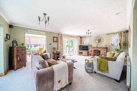 29 Brook Barn Way, Goring By Sea, Worthing, BN12 4DN