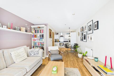 2 bedroom flat for sale, Crown Drive, Romford RM7