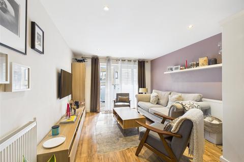 2 bedroom flat for sale, Crown Drive, Romford RM7