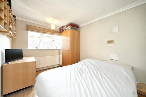 4 Rosebay Grove, Wombourne, Wolverhampton, WV5 8LE