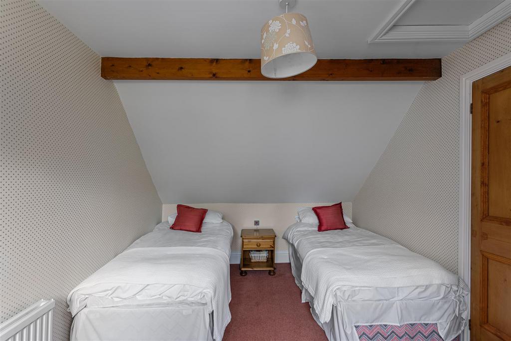 Manor Cottage 121.jpg