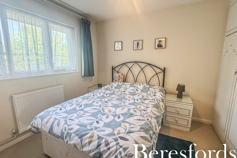 1 bedroom maisonette for sale, Copperfields Way, Romford, RM3