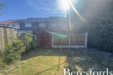 1 bedroom maisonette for sale, Copperfields Way, Romford, RM3