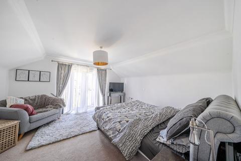 12 Tower Place, Warlingham, CR6 9PW