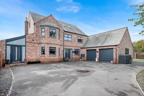 11a Blenheim Drive, Finningley, Doncaster, DN9 3QF