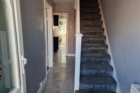 3 bedroom end of terrace house to rent, Runley Road, Luton LU1