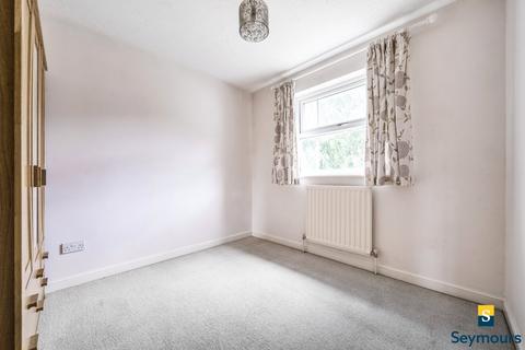 27 Cater Gardens, Guildford, GU3 3BY