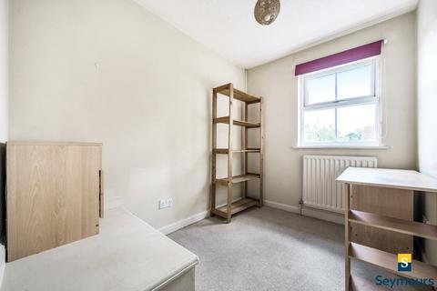 27 Cater Gardens, Guildford, GU3 3BY