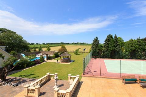 7 bedroom detached house for sale, Colchester Road, Great Totham
