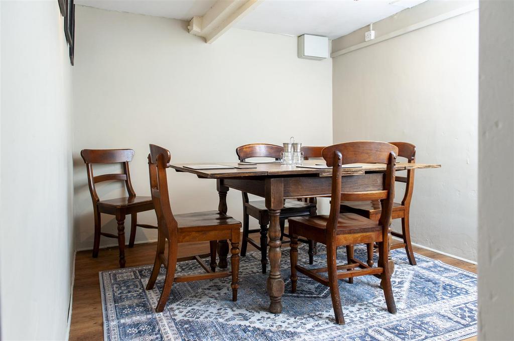 Holly Bevan Airbnb-42.jpg