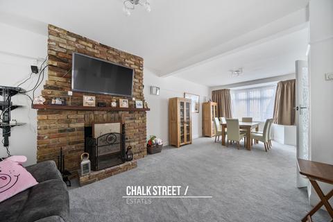 3 bedroom end of terrace house for sale, Anstead Drive, Rainham, RM13