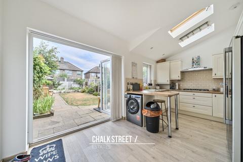 8 Anstead Drive, Rainham, RM13 7QS