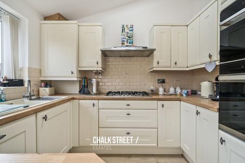8 Anstead Drive, Rainham, RM13 7QS