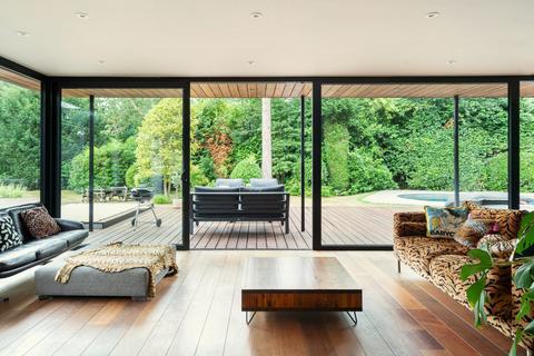 3 bedroom detached house for sale, Turnpoint, Turnpoint, Walton-on-Thames, Surrey