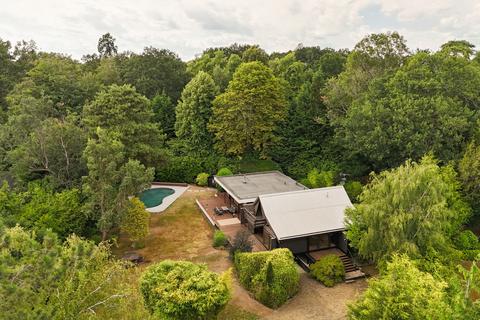 3 bedroom detached house for sale, Turnpoint, Turnpoint, Walton-on-Thames, Surrey