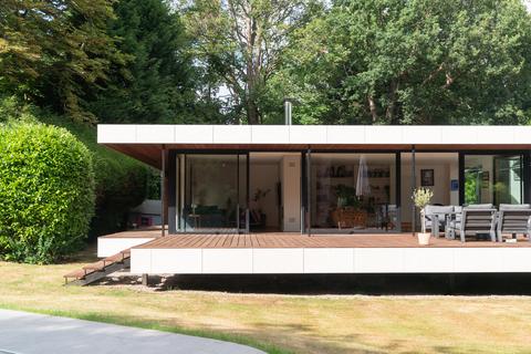 3 bedroom detached house for sale, Turnpoint, Turnpoint, Walton-on-Thames, Surrey