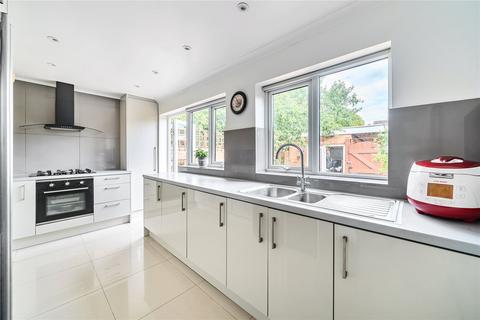 3 bedroom end of terrace house for sale, Willowhayne Drive, Walton-on-Thames, KT12