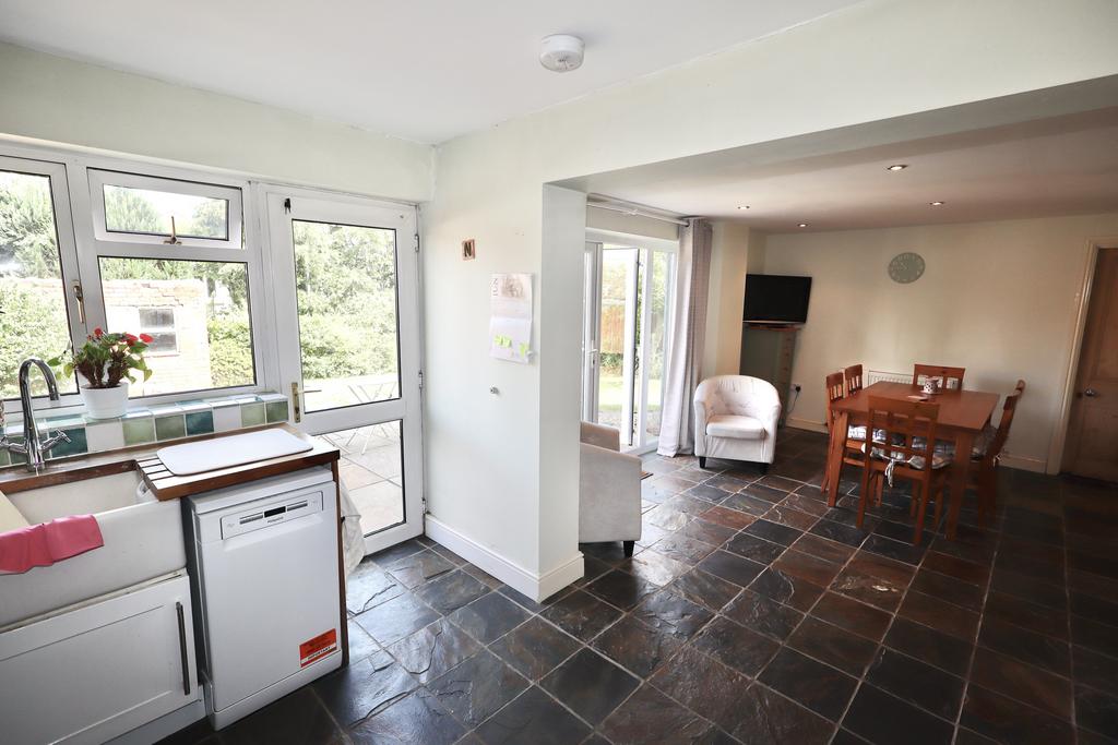 Kitchen / dining room