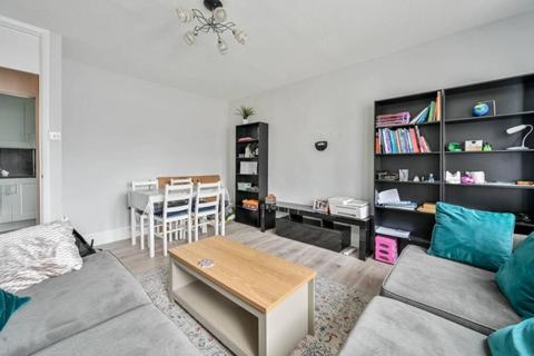 2 bedroom flat to rent, West Byfleet, Surrey, KT14
