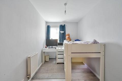 2 bedroom flat to rent, West Byfleet, Surrey, KT14