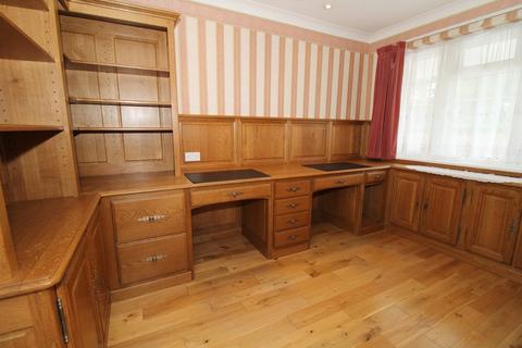 1 Valan Leas, Bromley, BR2 0PE